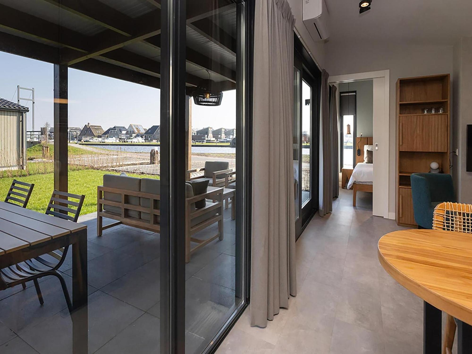Luxury Docklodge On The Water Delfstrahuizen Exterior photo